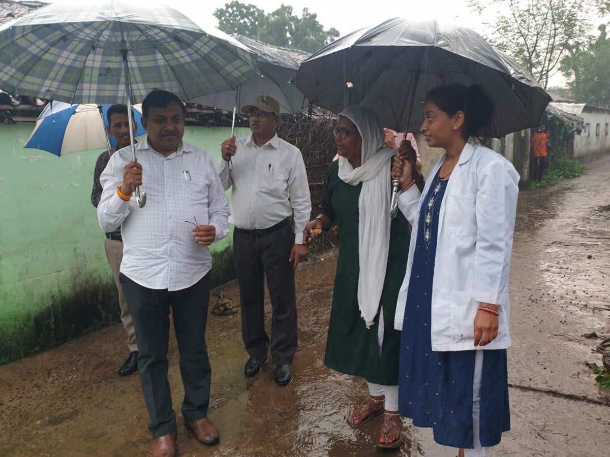 CMHOJHABUAMP's tweet photo. ग्राम चूही विकासखंड राणापुर ज़िला झाबुआ मे राजभवन भोपाल टीम द्वारा सिकल सेल स्क्रीनिंग का निरीक्षण किया गया!! https://t.co/sc0MmMRog7