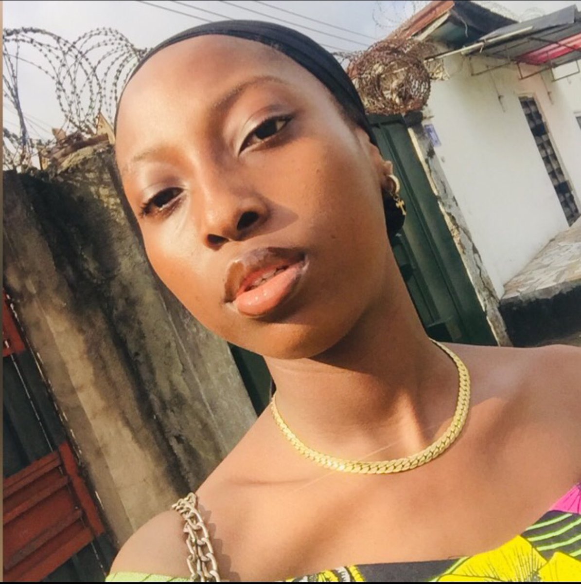 NenahRobin's tweet photo. Omo 😩 everyone keeps on saying I look like Doyin @BBNaija finally today my mom has confirmed that we look alike with no difference 😂😂 make I go ask my papa howfer 🚶🏽‍♀️🏃🏽‍♀️🏃🏽‍♀️ https://t.co/HBTeYcpL5v