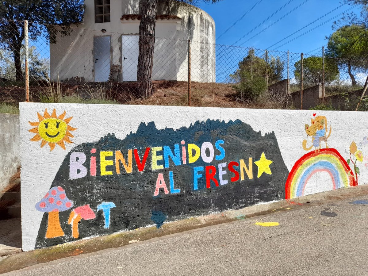 aappelfresno's tweet photo. #festamajor #ElFresno #Vacarisses Artistas al poder. Els nostres petits han demostrat les seves habilitats creatives i artístiques pintant el mural de la urbanització. Continuem gaudint de la nostra festa. La juventud de El Fresno son unos artistas fantásticos.  🎨 https://t.co/7V9zSvoCFA