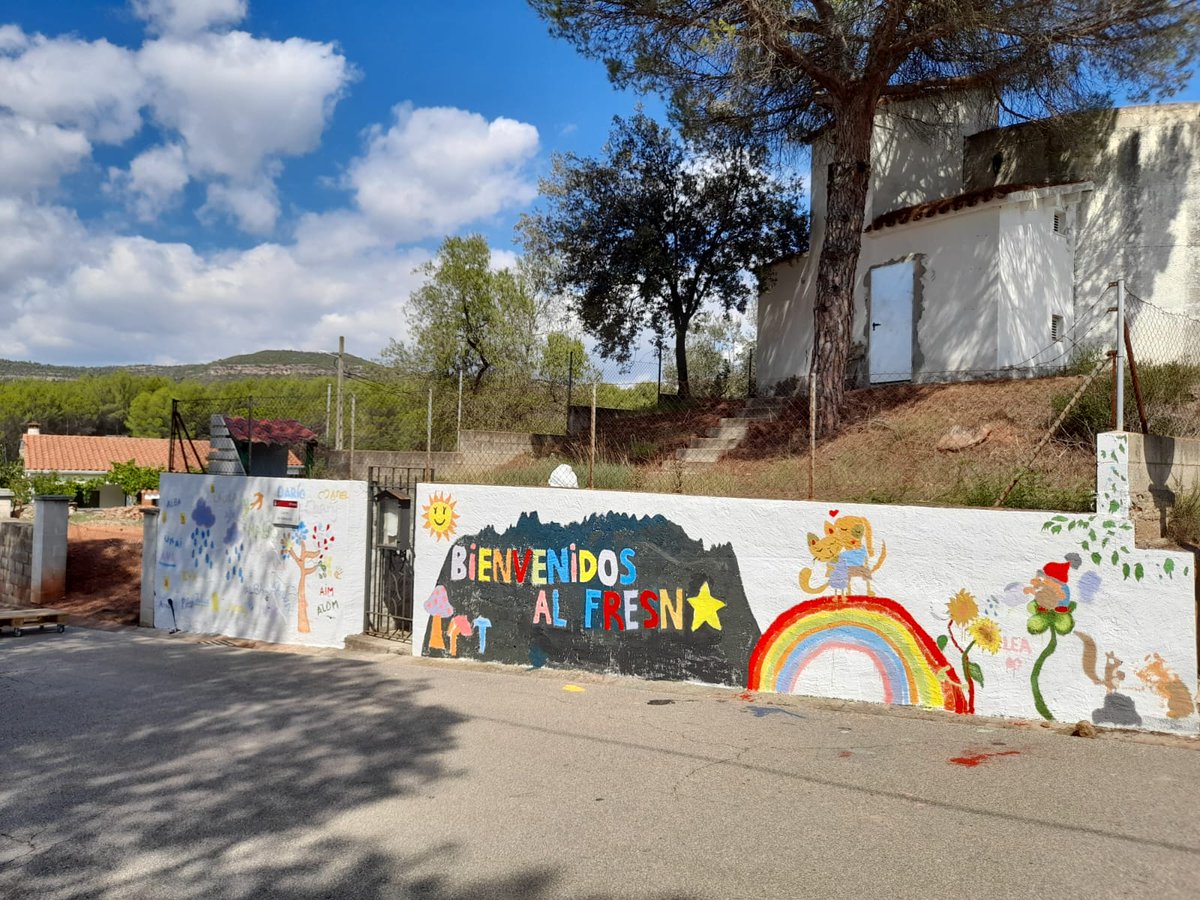 aappelfresno's tweet photo. #festamajor #ElFresno #Vacarisses Artistas al poder. Els nostres petits han demostrat les seves habilitats creatives i artístiques pintant el mural de la urbanització. Continuem gaudint de la nostra festa. La juventud de El Fresno son unos artistas fantásticos.  🎨 https://t.co/7V9zSvoCFA