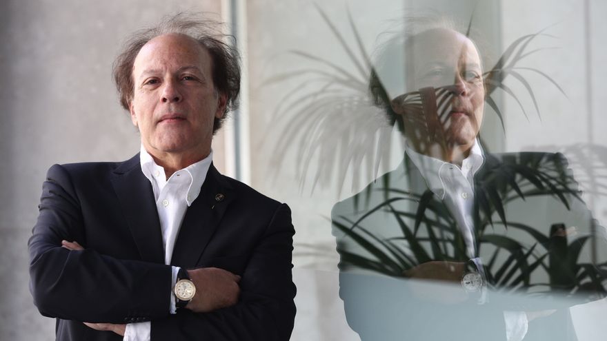 _infoLibre's tweet photo. 🔴 Directo | ‼️ Muere a los 70 años el escritor Javier Marías https://t.co/lLTRzNX9yV https://t.co/LsPdVs4p0f