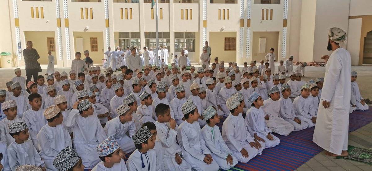 JunadaSchool's tweet photo. بعض التوجيهات والارشادات التوعوية والدينية المتعلقة بالمحافظة على الصلاة والتحلي بالخلق الحسن من قبل مدير المدرسة لأبنائه الطلبة. https://t.co/wUsPlKqxwQ