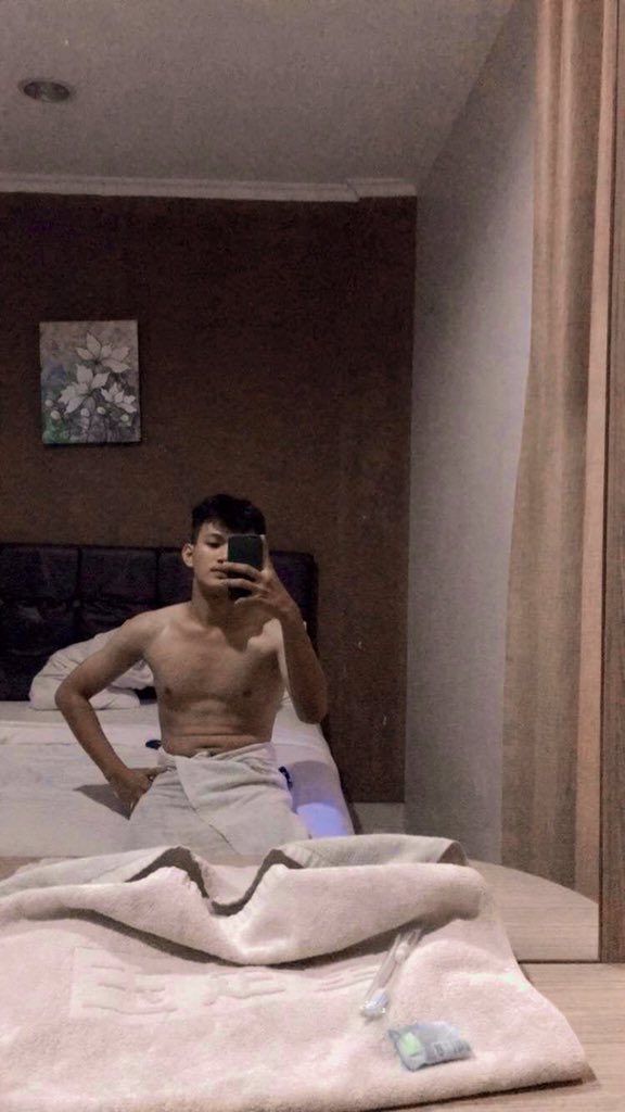 Ical1King's tweet photo. Bt di kamar https://t.co/lAHuh6NGGz