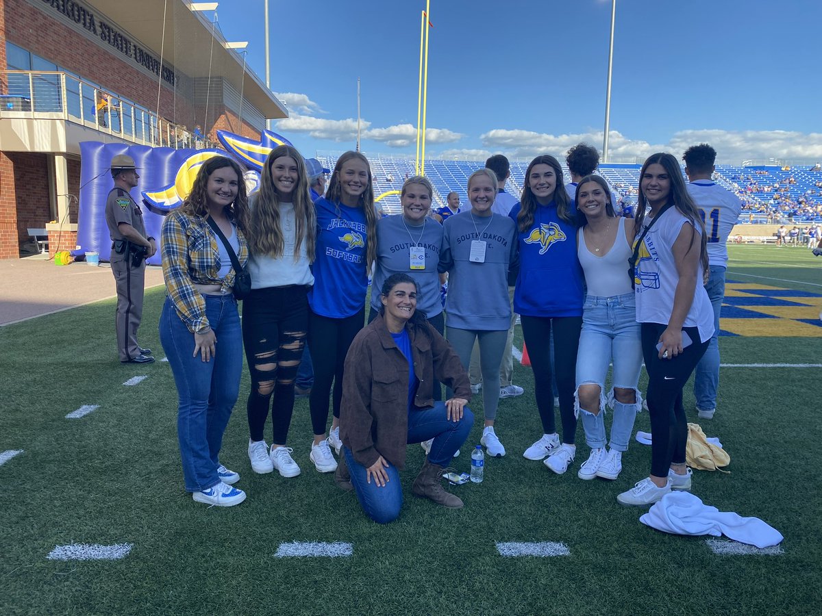 MiaBuske's tweet photo. Thank you so much @GoJacksSB for such an amazing unofficial visit! It was such an amazing experience to see all that SDSU has to offer! #GoJacks Thank you @KristinaMcSwee6 @Bgomezolson @JoshBertke for this amazing opportunity! I had such a fun day! https://t.co/Hf8wBt3Igd