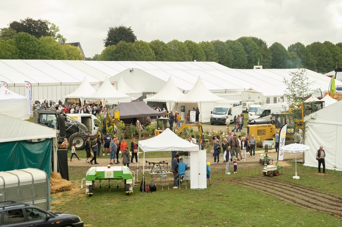 FoiredeSedanoff's tweet photo. 🌾 Dernières heures pour la Foire agricole! 

Profitez-en! ❤️☀️🐮

#foiredesedan #foiredesedan2022 #foire #sedan #ardennes #concert #musique #foirelivesession #live #evenement #foireagricole #foireagricolesedan #foirecommerciale #villedesedan #ucia #uciasedan #unioncommerciale https://t.co/u2gfMKB7wb