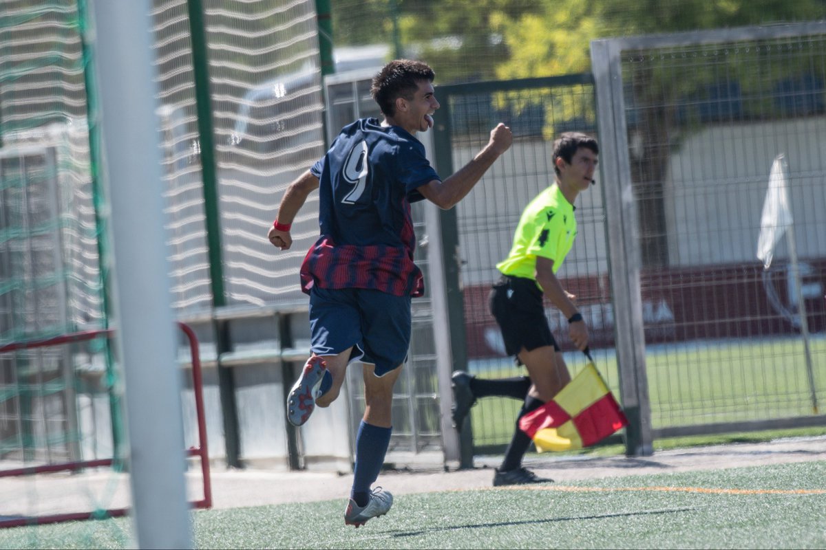 FundAlcoraz's tweet photo. 🔥 ¡DEBUT CON VICTORIA!

Partido intenso ante un gran rival, donde el calor ha afectado en el juego. Se ha visto a unos oscenses con falta de eficacia. ¡Desear lo mejor al Fraga en esta temporada!

✅ #LigaNacional
SDH Juvenil B 1️⃣-0️⃣ @udfraga 
⚽️ Nico Fontán.

#CanteraSDH 🔵🔴 https://t.co/zxh8jrncUX