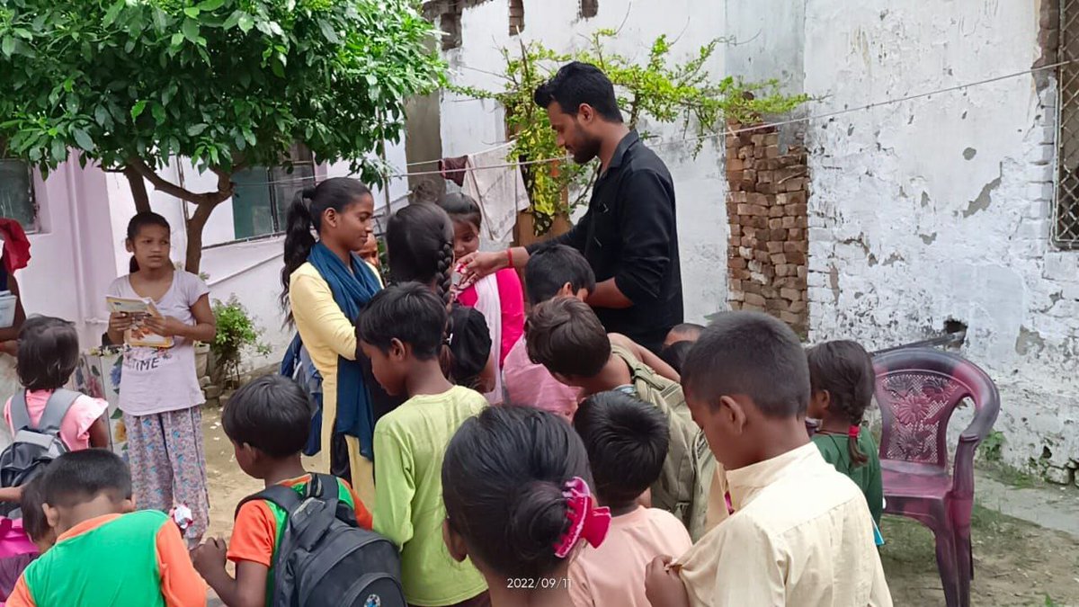 utthanbasti's tweet photo. Dedication level of each member of #utthanbasti team is unmatchable.💯
Inspite of a major family issue,they took this Sunday's class.Great work boys.👏
@sdmjlbd @asushantsdubey @Ersurendradubey @EduMinOfIndia @UPGovt @sengarlive @dmbas_ @divyanshudubeys
#MissionStudywithUtthan https://t.co/qvdXgzThmi