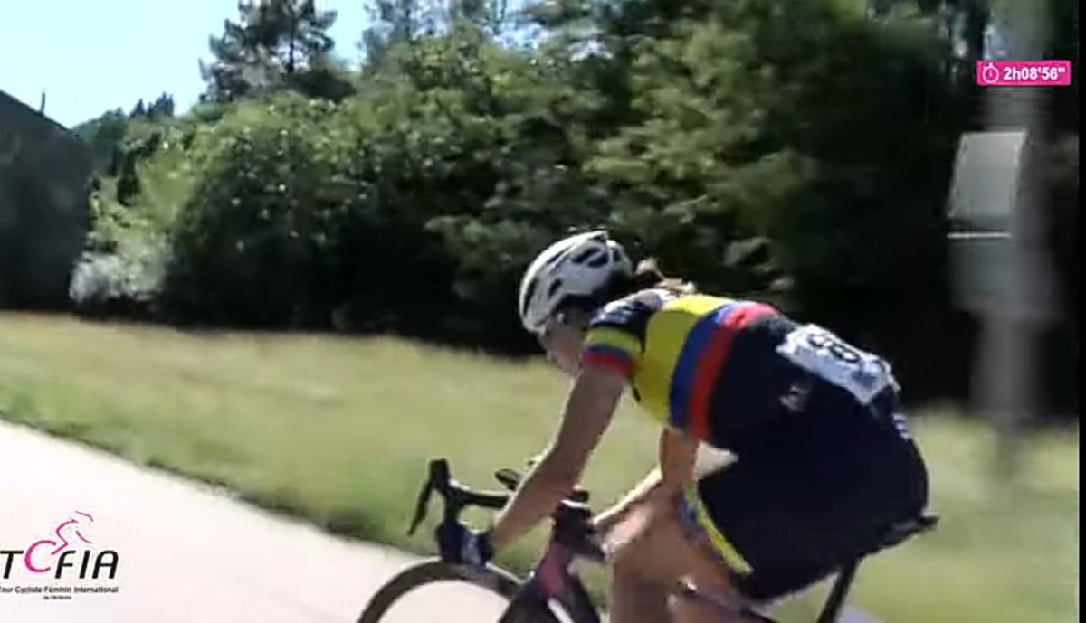 elsterrato's tweet photo. #TCFlA2022
La CN de Colombia Diana Peñuela cabeza de carrera en solitario a falta de 15 km
Su ventaja escasa, unos 30"
#TCFlA https://t.co/1s4x3XvnmP