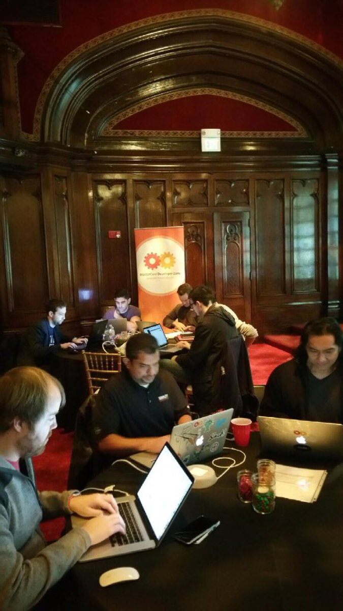 debbiiebarta's tweet image. Master engineers crankin&apos; away at #MastersofCode finale @simplifycom @MasterCardDev