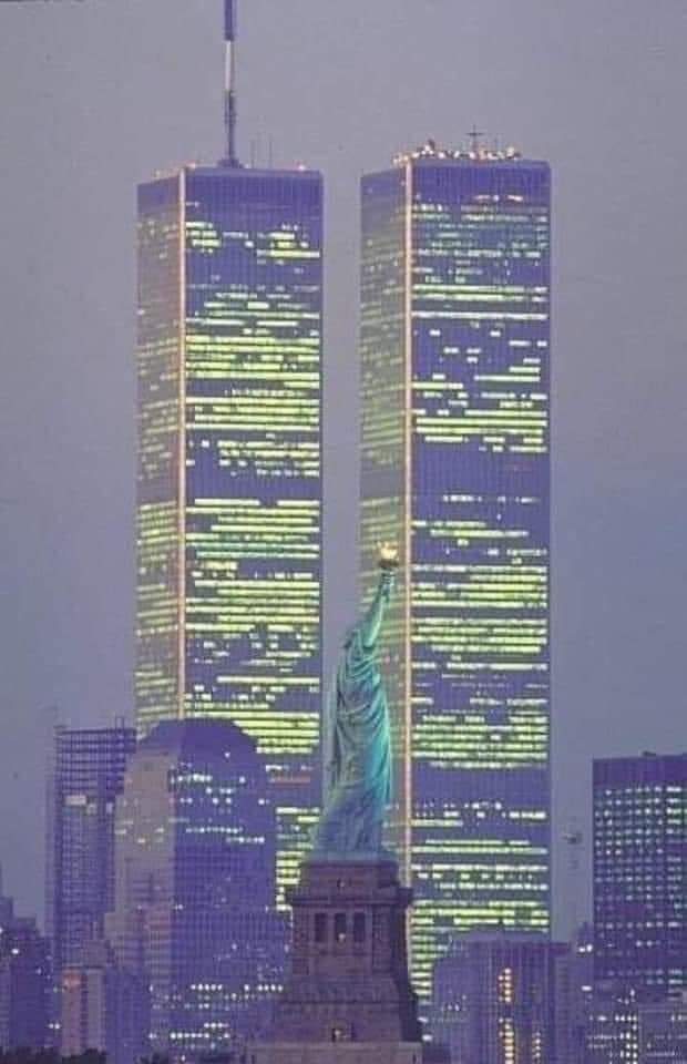 InactiveGoblin's tweet photo. Today we remember all of the lives we lost on this tragic day 21 years ago.

We honor the heroism and bravery of all the first responders, civilians, and the search and rescue dogs.

The unity we displayed was profound.

And we will never forget. 🇺🇸🇺🇸

#NeverForget #911Memorial https://t.co/wTI6OIOeb2