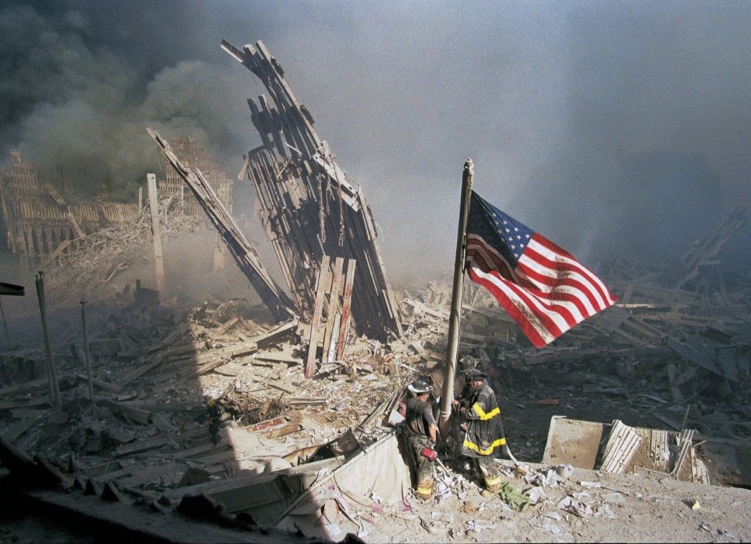 InactiveGoblin's tweet photo. Today we remember all of the lives we lost on this tragic day 21 years ago.

We honor the heroism and bravery of all the first responders, civilians, and the search and rescue dogs.

The unity we displayed was profound.

And we will never forget. 🇺🇸🇺🇸

#NeverForget #911Memorial https://t.co/wTI6OIOeb2