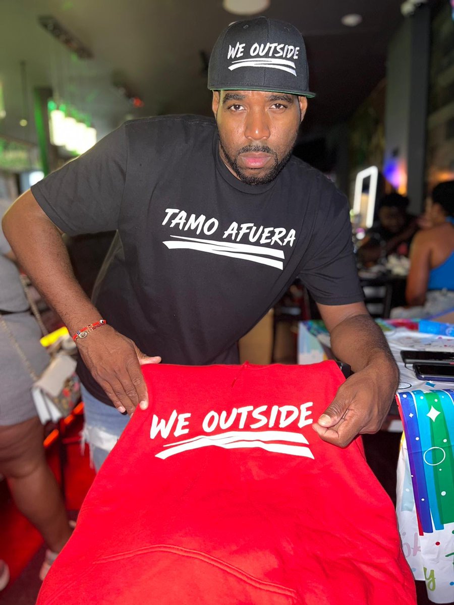 ChampagneCost tweet media