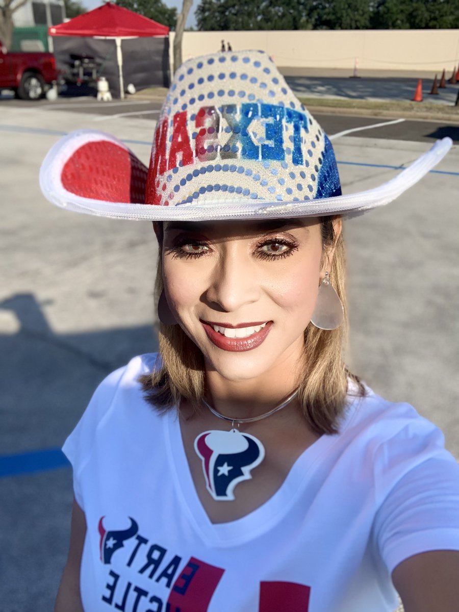 TexSan_Sandra's tweet photo. Let’s go Texans! Texans fans will be in Costa Rica 2023! 🤘😍 @HoustonTexans @TexansTORO1 #LibertyWhiteout #WeAreTexans https://t.co/sI3ho3eqz4