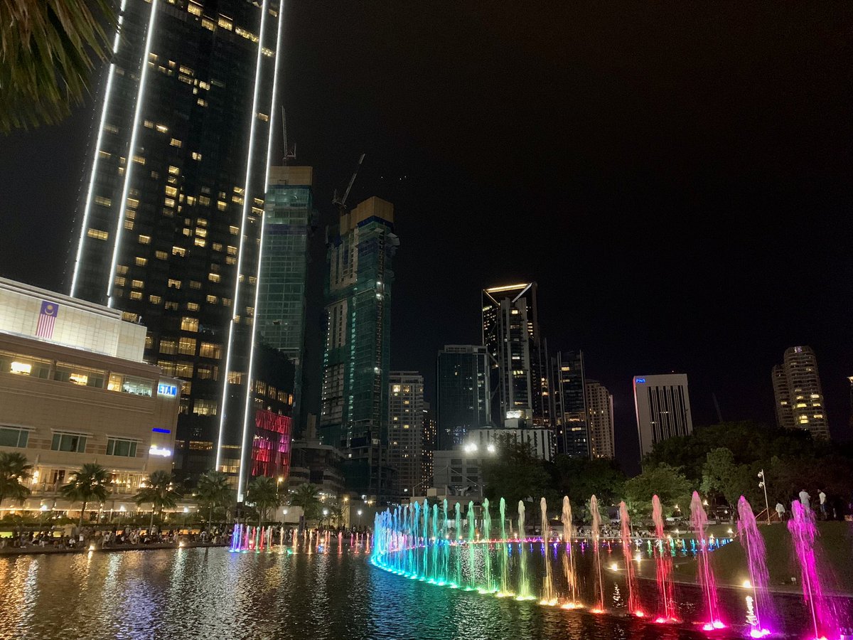 part_day_'s tweet photo. KLCCまで夜の散歩🚶‍♂️

#クアラルンプール 
#KLCC #KL https://t.co/ulaTsmQjce
