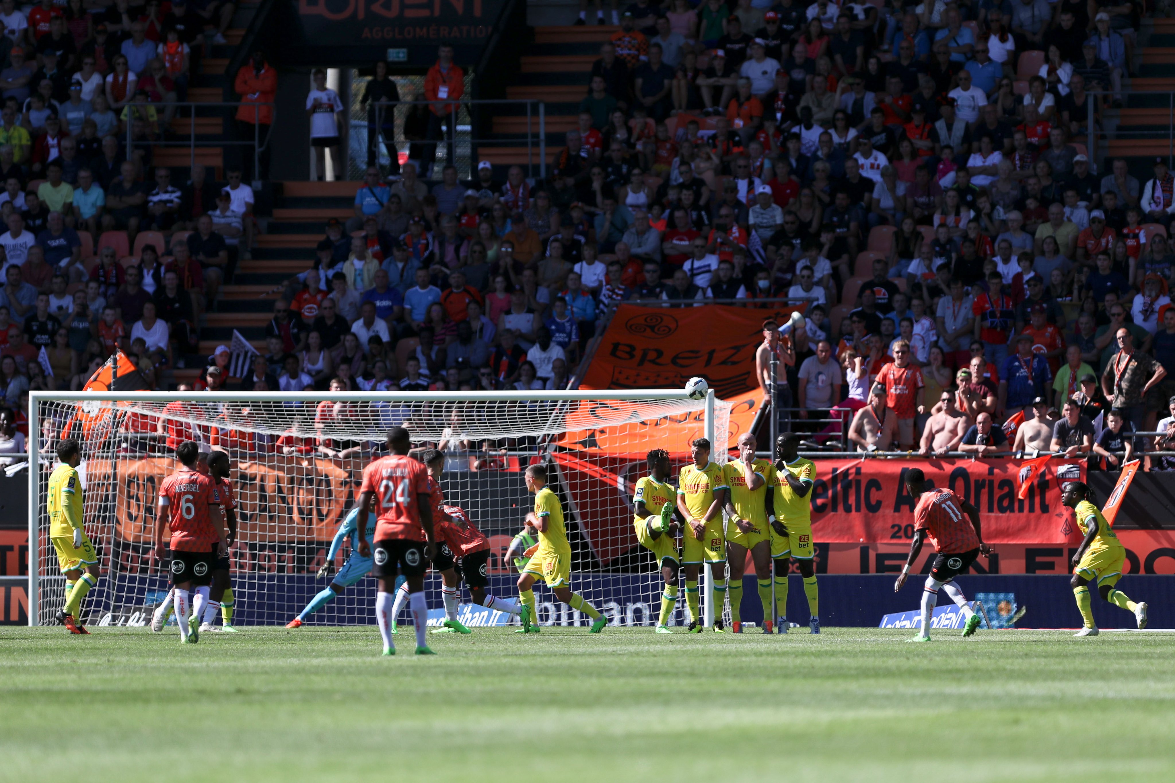 FC Lorient vs FC Nantes / Twitter