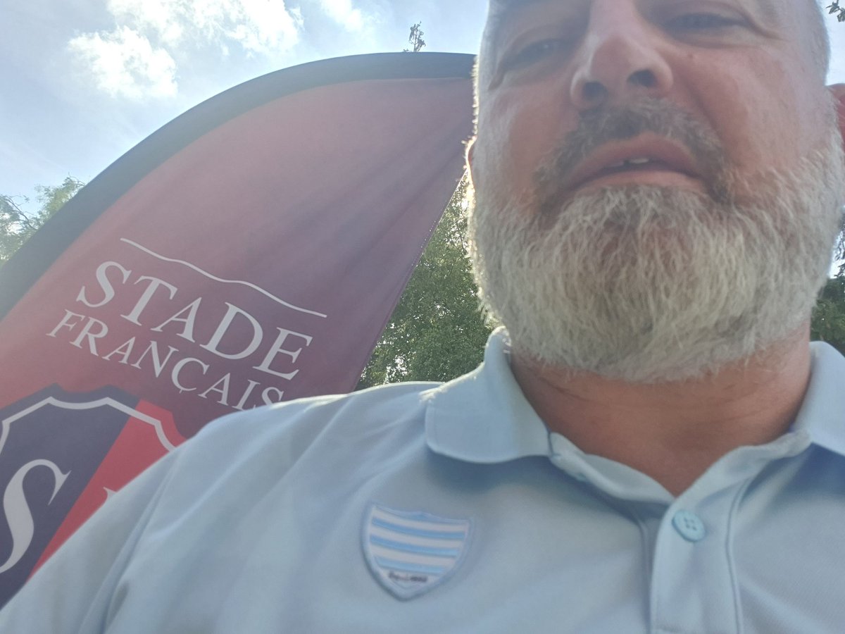 franckboucher's tweet photo. Quand ta fille joue au gymnase Géo André le tournoi de pré-saison avec les U15F de @eiffelbasket... tu mets ton polo du @racing92. Normal. 😇 #RacingFamily https://t.co/uypVqj75Db