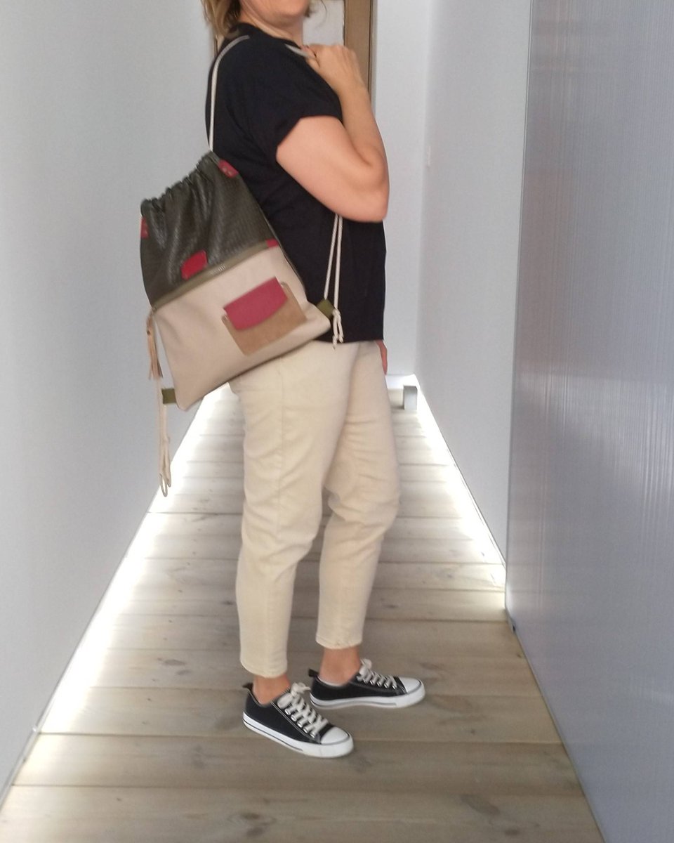 bolsospiely's tweet photo. Necesitas una mochila?? 
Te gustaría participar en su diseño ?
Dispongo de unas pieles maravillosas para personalizarla a tu gusto...
Si te animas, házmelo saber y nos ponemos manos a la obra 😉.
Ésta mochila está disponible.

Reserva 647911077 Ely
#bolsospiely
#mochilas
#Granada https://t.co/pmUKL5gMGD