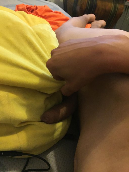 apenas jaalndoemla bien rico necesito una mujer vendo mis videos usper baratos no tengo nada de dineor