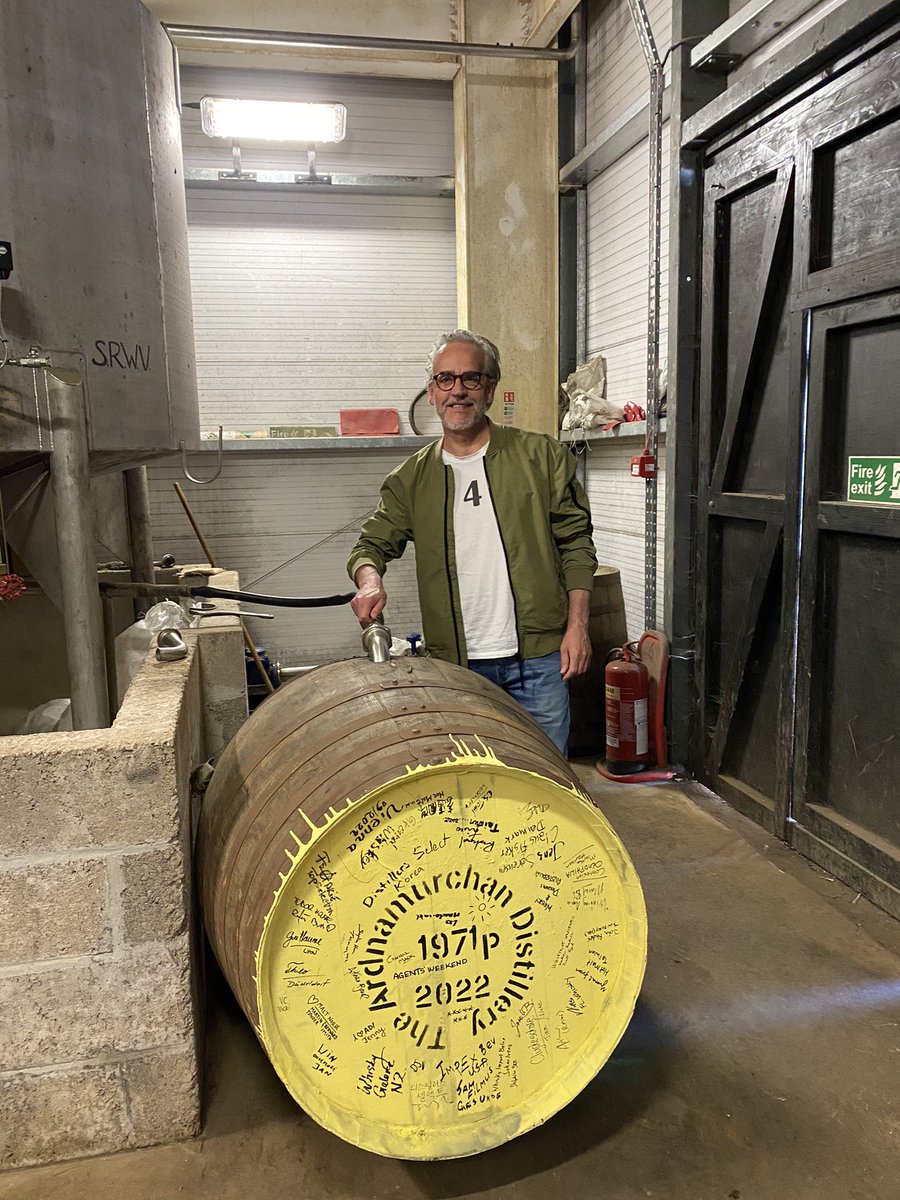 jarobuss's tweet photo. Podróż po Szkocji, wizyta w @Distillery1826 i napełnianie beczki, której zawartość za 3 lata stanie się whisky. https://t.co/hJeSa2pJj4