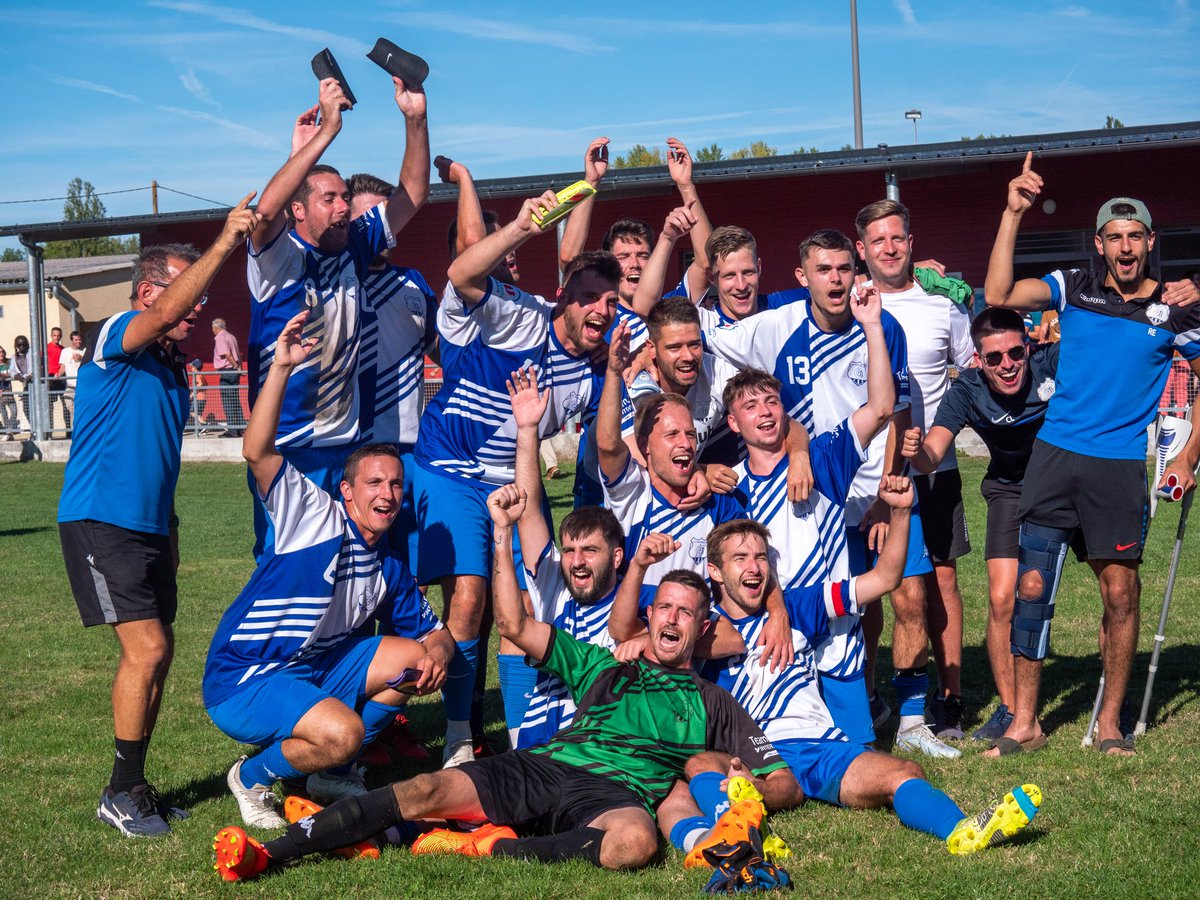 UsBazouges's tweet image. [#CoupeDeFrance]

USBC (D1) 🆚 @SCBeaucouze (N3)
✅ 1-0
⚽️ Robin Rivereau

Poussée par notre 12ème homme, notre équipe a été chercher la victoire et les maillots ! 

Solides, déterminés, solidaires, l'USBC s’est offert un des plus beaux exploits de son histoire !
#usbcnotrefierte