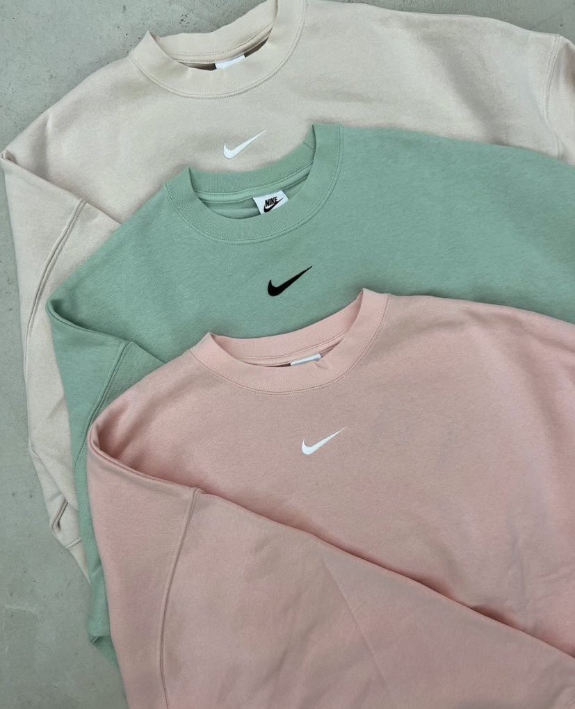 user002902's tweet photo. Nike pastel 🤍🤍🤍 https://t.co/xr4lmXT3ga