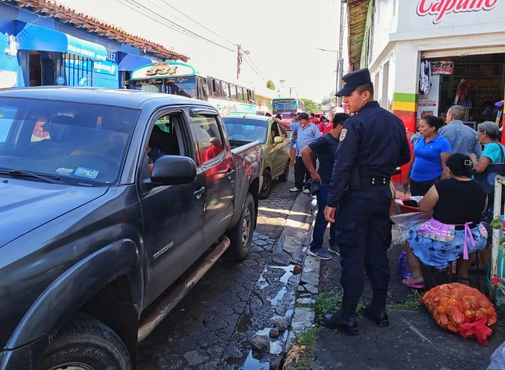 PNC El Salvador on Twitter "Nuestros agentes realizan patrullajes en