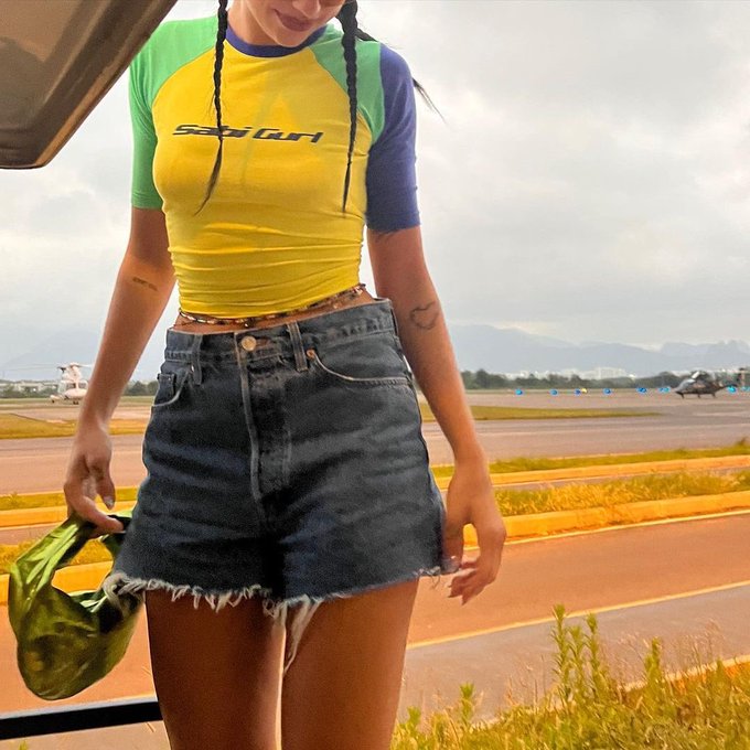 3 pic. 🇧🇷RIO🇧🇷 So excited to headline Rock In Rio tonight!!! 💛💚💙 eeeeeeeeeeeeeekkkkk!!! https://t.co