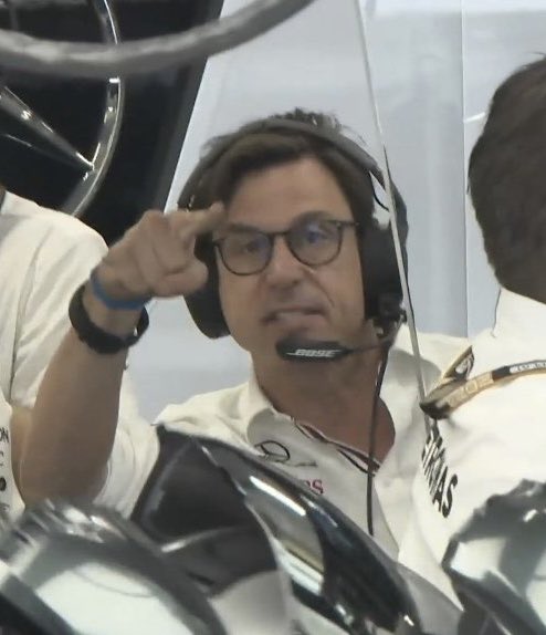 _theaanne's tweet photo. So now the FIA decides that they can in fact end a race under a safety car #ItalianGP #WTF1 https://t.co/qZHtCkMuCh