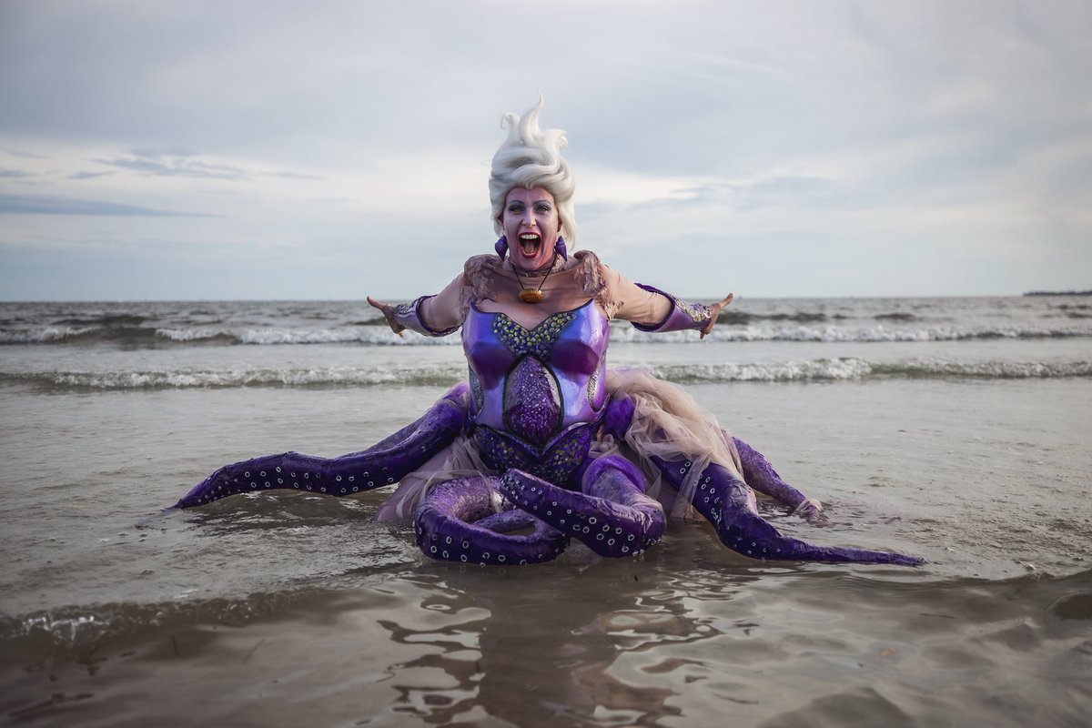 Avera Cosplay tweet media