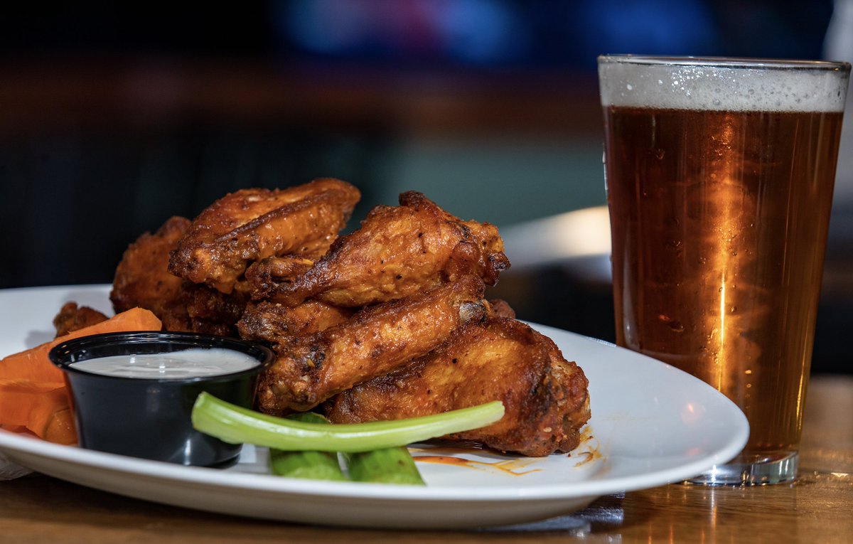 cavsrittenhouse's tweet photo. Who's ready for GAME DAY? 🏈 We've got all the best game day grub and an army of flatscreens 🔥 We are open at 11:30AM - get here early to get a good spot! #GOBIRDS 🦅 https://t.co/Zfo5jDbBdL
