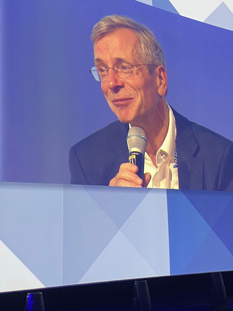 #esmo22 historical moment for us in Melanoma: TIL Therapy made it in phase III academic trial conducted at NKI Netherlands under the coordination of John Haanen! (foto 2 by Martina Rooijakkers)  @StichtingMelanoom and melanoma patients acknowledged! Congratulations!