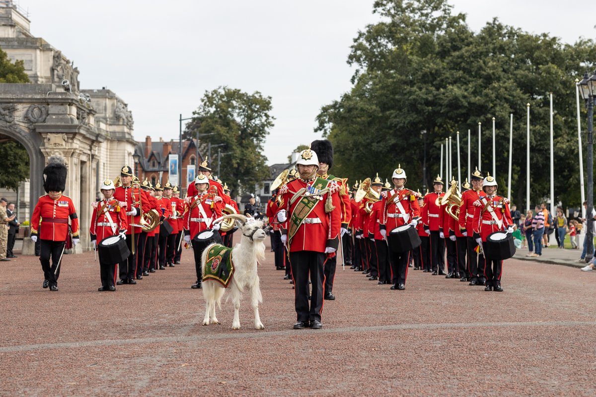 DefenceHQ's tweet photo. The UK Armed Forces have supported the proclamations of His Majesty The King in Scotland, Cardiff and Belfast today. 🇬🇧

The Armed Forces are proud of their service to the monarch and their involvement in this momentous occasion in British history. https://t.co/jPLvHAZ7Fz