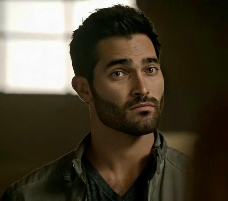 Happy birthday to this hot werewolf aka tyler hoechlin 