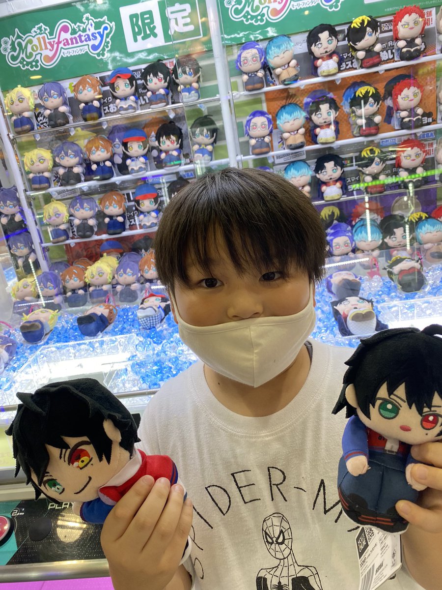 stmiiru's tweet photo. さぁ。取ってきました！一郎！！
息子、写真撮る時恥ずかしがって周りチラチラ見てました😁
成長かんじましたが、人目につかないところに行くと大興奮！

一郎ゲットに大奮闘した子供達✨ https://t.co/iDdxoB5yYv