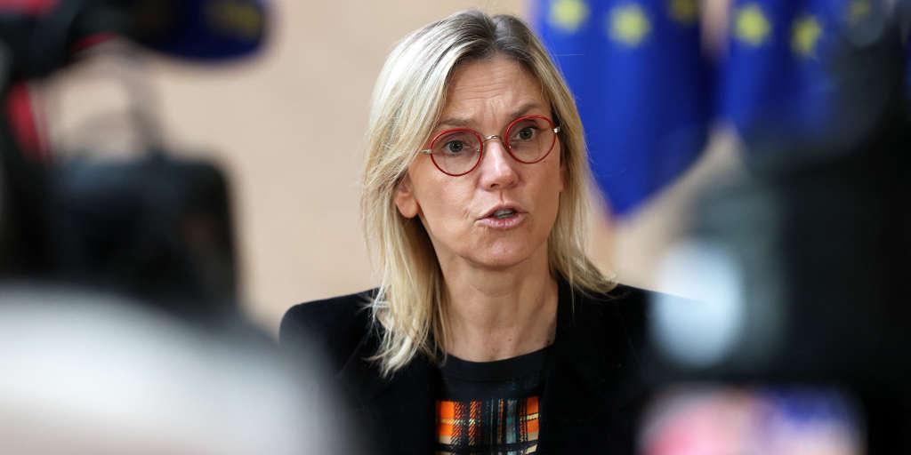 Le_NouvelObs's tweet photo. Boycotter la Coupe du monde au Qatar sera sans effet sur le climat, estime Agnès Pannier-Runacher https://t.co/yFbBU5dP4A https://t.co/LdPMvD6yIN