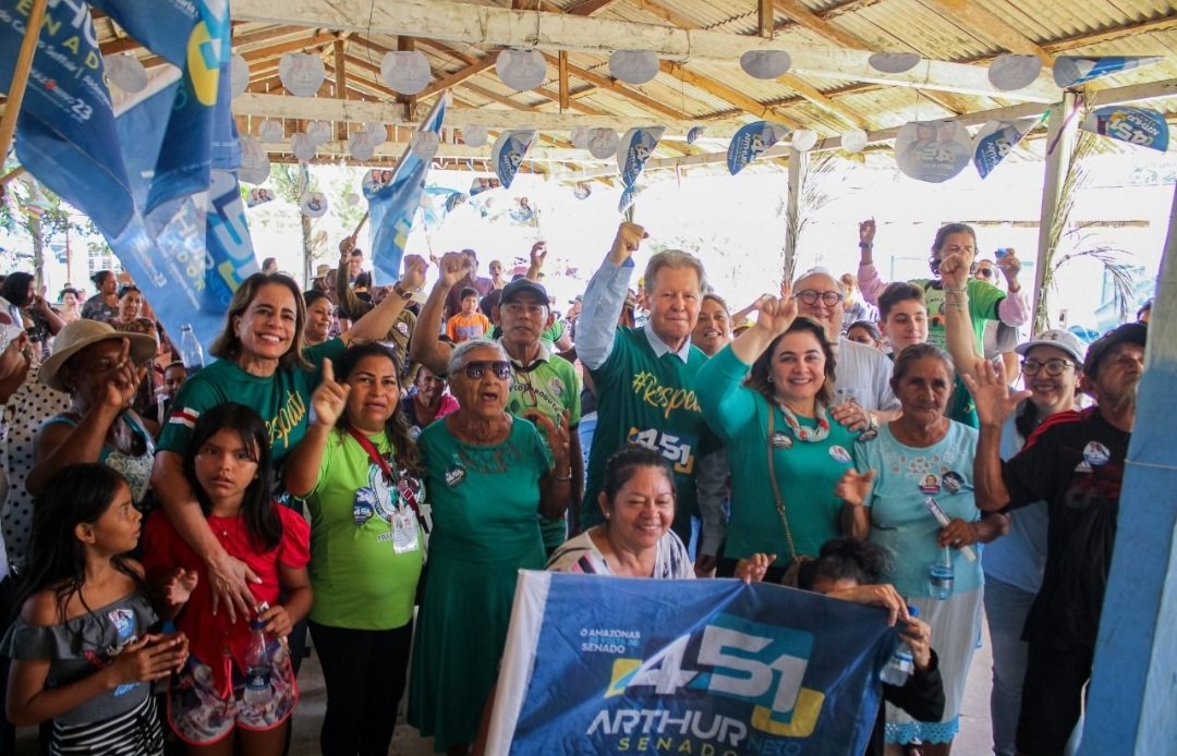 ElisabethVR_'s tweet photo. Estar ao seu lado e presenciar a esperança que leva para o povo do Amazonas me enche de orgulho @Arthurvneto! Isso é respeito 4️⃣5️⃣1️⃣ 💛💙 

#Arthur451 #ArthurVirgilioNeto #VaiArthurzão https://t.co/uaEUSGa7jv