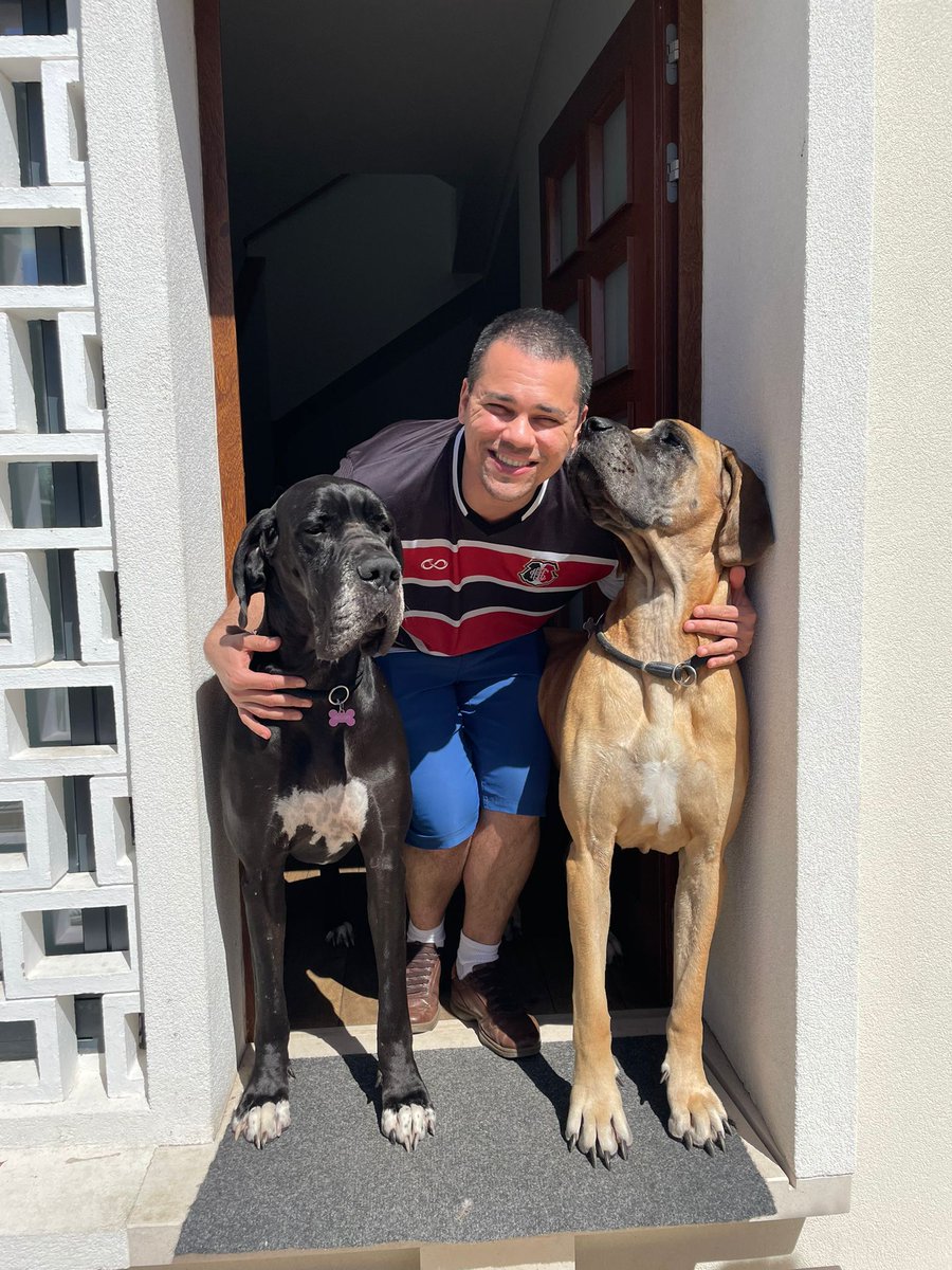 The dogs of Prof. <a href="/MargaridaFardi1/">Margarida Fardilha</a>   also wanted to give a warm welcome to our guest <a href="/ErickJR_Silva/">Erick J R Silva</a> 😁 <a href="/Unesp_Oficial/">UNESP</a> <a href="/UnivAveiro/">Universidade Aveiro</a>
