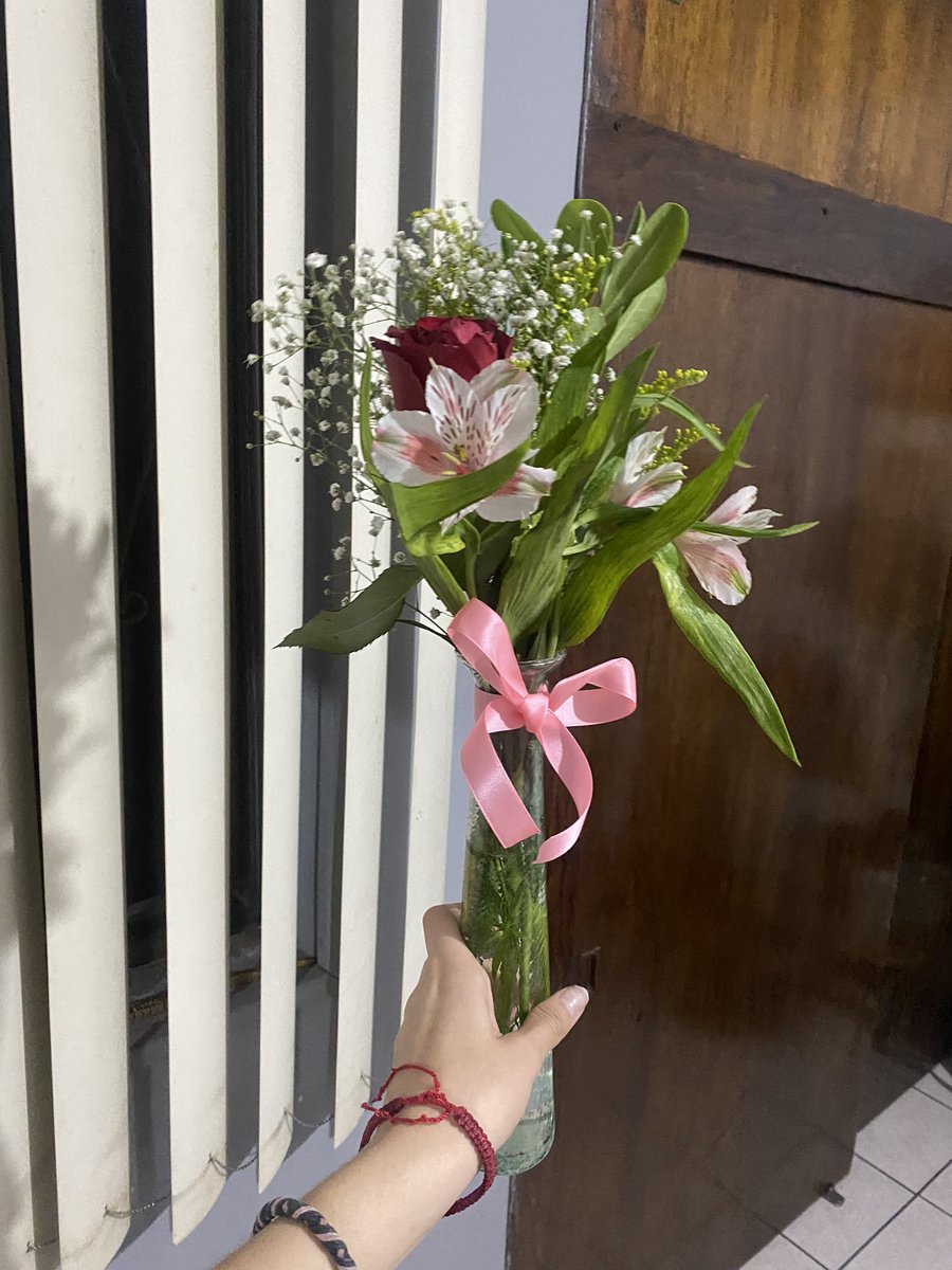 valhyam's tweet photo. Apenas lo vio🙄 https://t.co/0lEJ6WSsfo