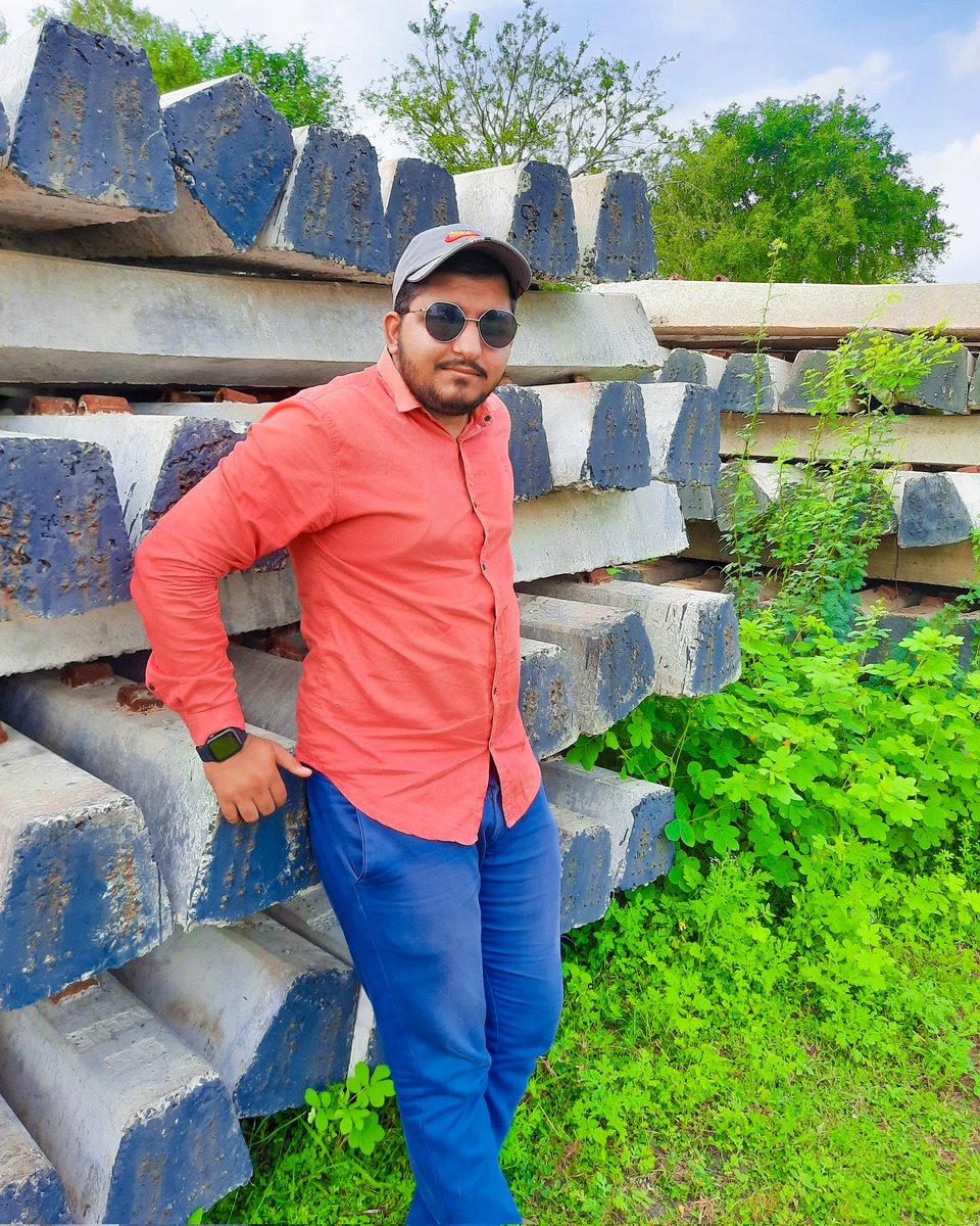 iamdarshans_28's tweet photo. उसने पूछा हेलो, हमें भूले तो नहीं हमने जवाब दिया “Who Are You???
.
.
.
.
#darshansondagar #instagram #attitude #boy #dahod #dahodcity #instagood #trending #viral #likeforlikes #sharepost #unity44 #style #cap #captions #nike https://t.co/5OZxFDKUdH
