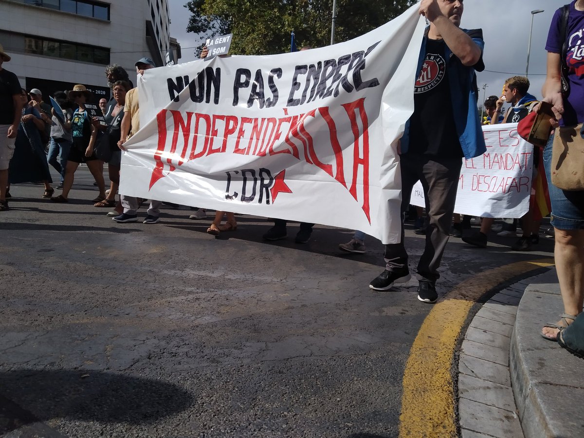 Ara i sempre... 
#NiunPasEnrere