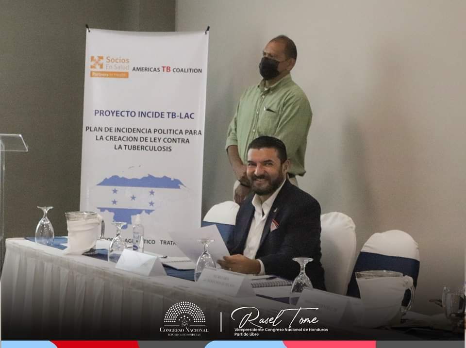RoblesGalileo's tweet photo. De tuberculosis, este ridículo solo conoce el gargajo. Pero aprovecha para darse un viajecito a otro país representando a Honduras cuando tenemos profesionales del área de medicina entre los diputados. Neumoabogado? 🤔 https://t.co/eE0oot55nE