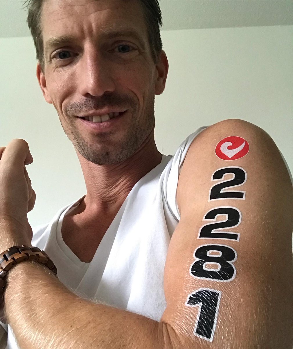 JeroenVanson's tweet photo. ‘You are a Challenger!’ Gisteren finishte ik bij de Almere Challenge mijn eerste halve Triathlon. 1.9 km zwemmen, 96 km fietsen en 21.1 km hardlopen. Geweldige ervaring en wat een mooie sport. Nu nagenieten😊 #challengealmere #triathlon https://t.co/K5V3nIOpw8