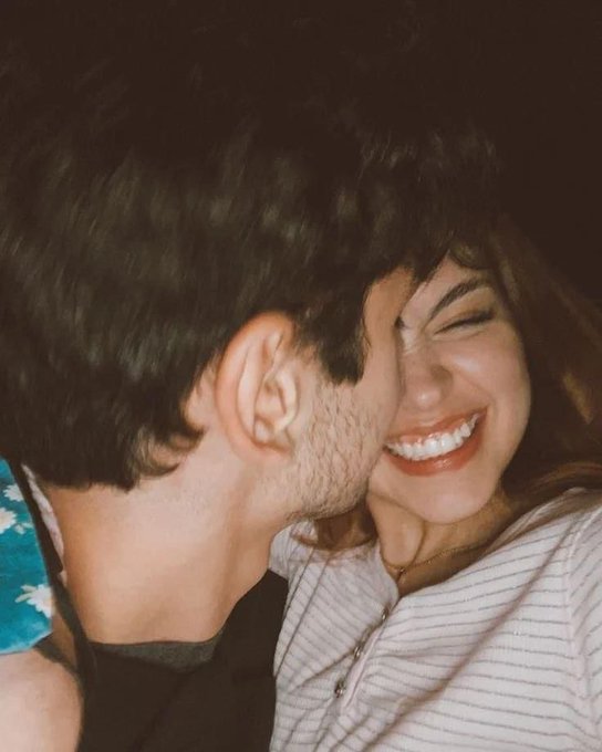 ماحلاه الحب اذ حصلت بنت تحبها