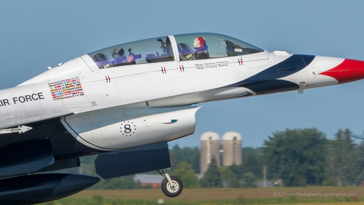 PrismPhotoCA's tweet photo. Probably the only time I'd settle for a "back seat." 😁 @AirshowLondon @AFthunderbird08 https://t.co/NvQGTCz7oN