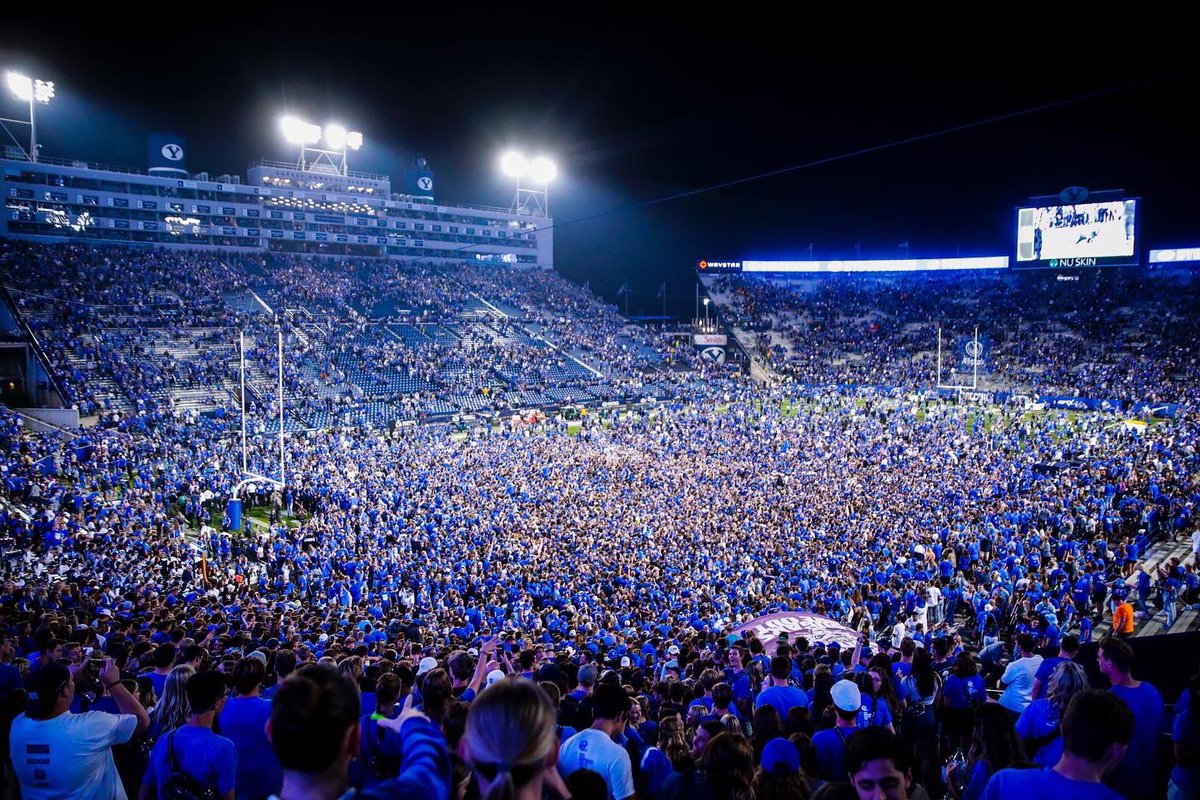 jaromjordan's tweet image. The tangible impact the crowd (shoutout @byuROC) and that noise has at LES was on display again last night. 

Utah and ASU last year. Baylor this year. 

Wins vs ranked teams on national TV. 

It’s special. 

📷 @BYUphoto