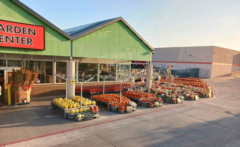 Christian__May's tweet photo. Did someone say pumpkins?! 🎃 HD 6804 Skillman in Dallas, Texas is loaded up!! https://t.co/TCv47t9WTE