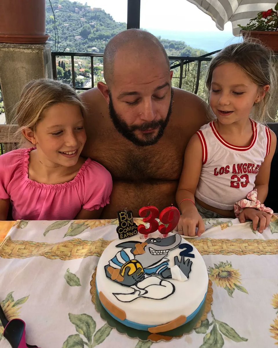 Pro Recco Rugby (@proreccorugby) on Twitter photo La torta di compleanno di <a href="/hooker83/">Chris Hooks</a> è realmente strepitosa, cerotti e polso fasciato inclusi! 🤣🔝
.
.
#essereilrecco #proreccorugby #recco #rugby #passione #compleanno #coach #auguri #torta #top La torta di compleanno di <a href="/hooker83/">Chris Hooks</a> è realmente strepitosa, cerotti e polso fasciato inclusi! 🤣🔝
.
.
#essereilrecco #proreccorugby #recco #rugby #passione #compleanno #coach #auguri #torta #top