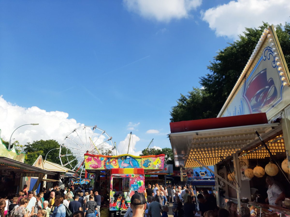 Vanouds gezellig op de kermis #Limmen. En mooi dat #rkvvLimmen won vanmiddag!
