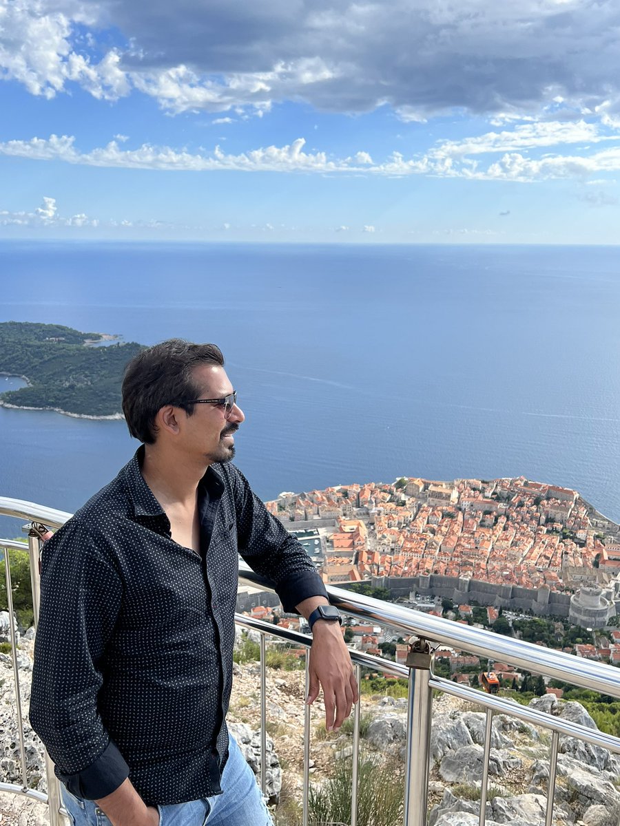 DanzMaverick's tweet photo. Just docked on king’s landing. #got #stark #lanister #targaryen #baratheon #vacation https://t.co/Nsx5QV0C0j