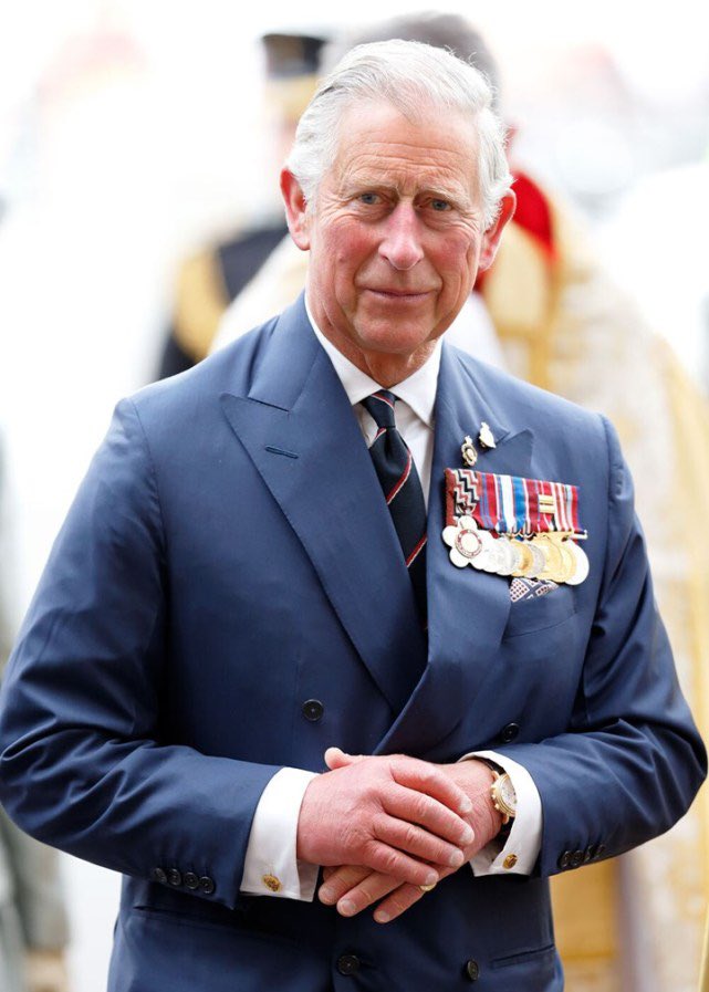 actexe's tweet image. 查尔斯的手肿胀 疼痛，他有多年的关节炎病史。